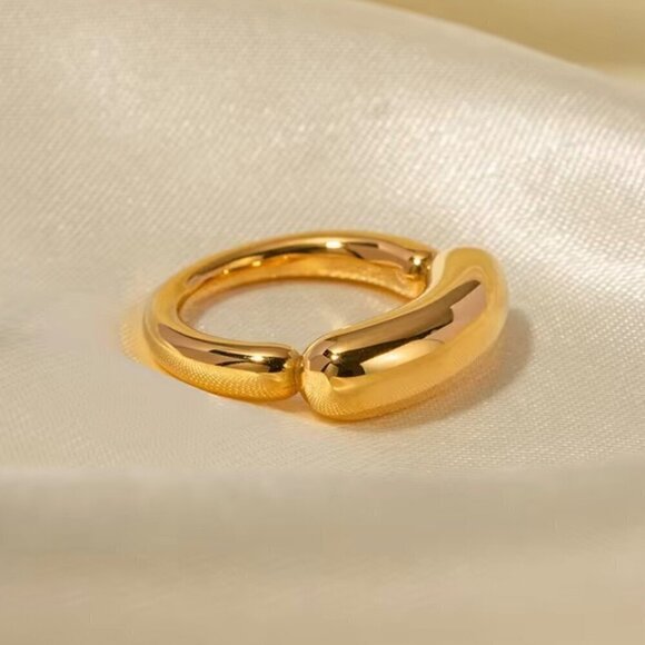 NWT 18K Gold Plated Minimalist Statement Chunky Ring Sz. 7 - Picture 4 of 16